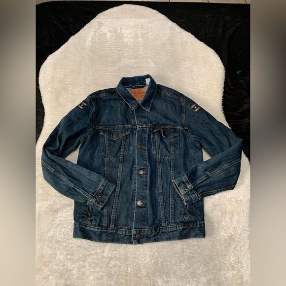Levis Mens Blue Trucker Denim Jacket Size Medium With Chicago Flag & Eye Patches - Picture 1 of 9
